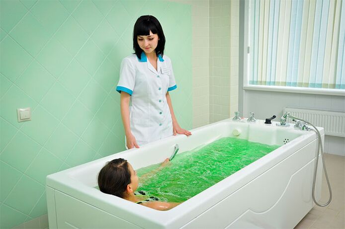 Un bain thérapeutique est une méthode efficace pour traiter l'arthrose